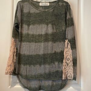 NWT Vintage Havana pullover light sweater/ top. Size M